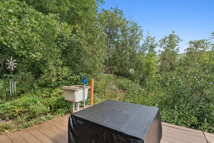 Deck featuring a jacuzzi