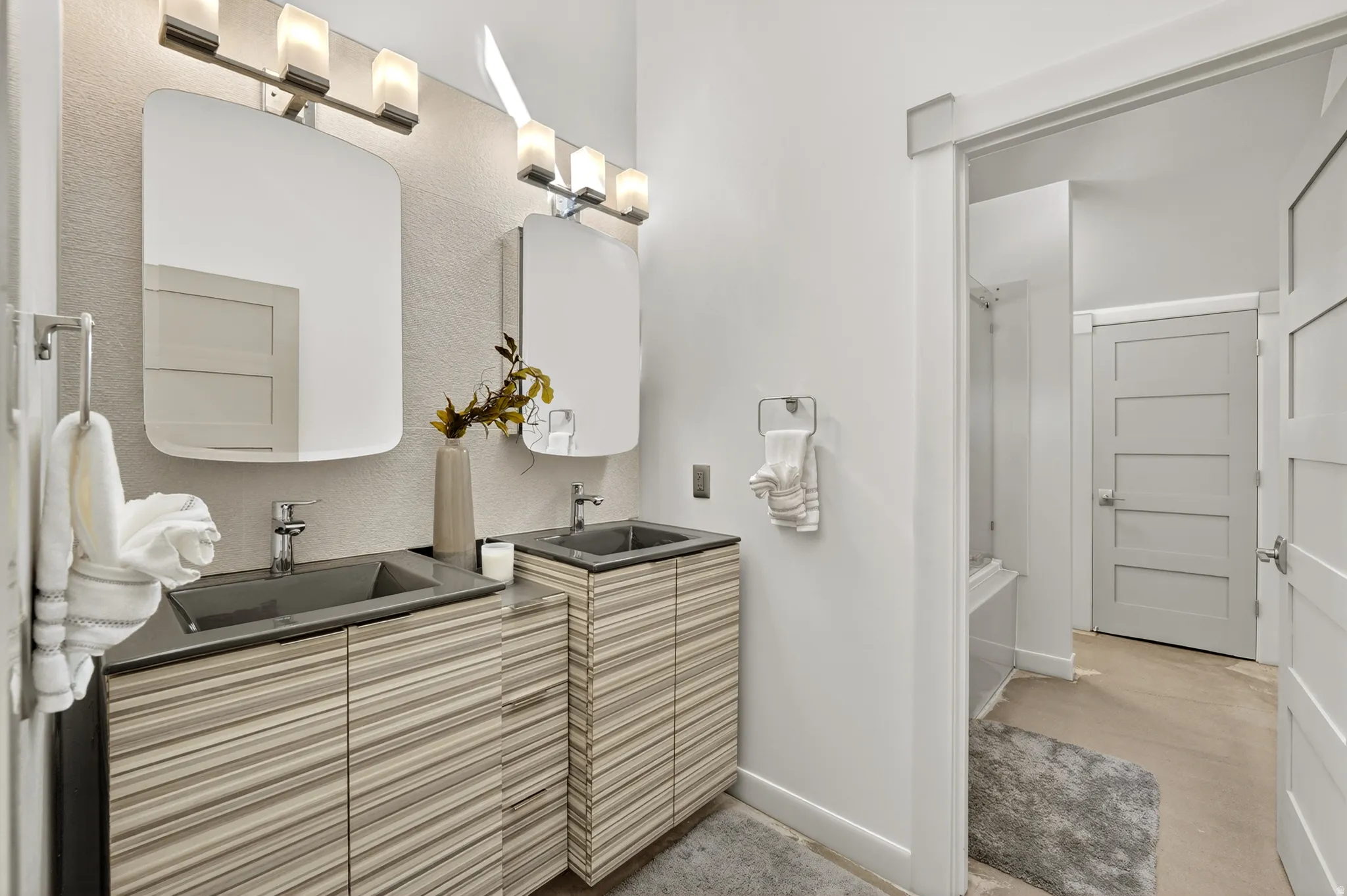 Full bathroom on Upper Level with Privacy Tub Separation