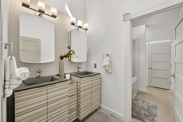 Full bathroom on Upper Level with Privacy Tub Separation