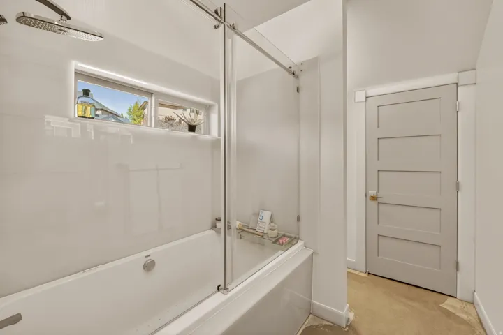 Full bathroom on Upper Level with Privacy Tub Separation