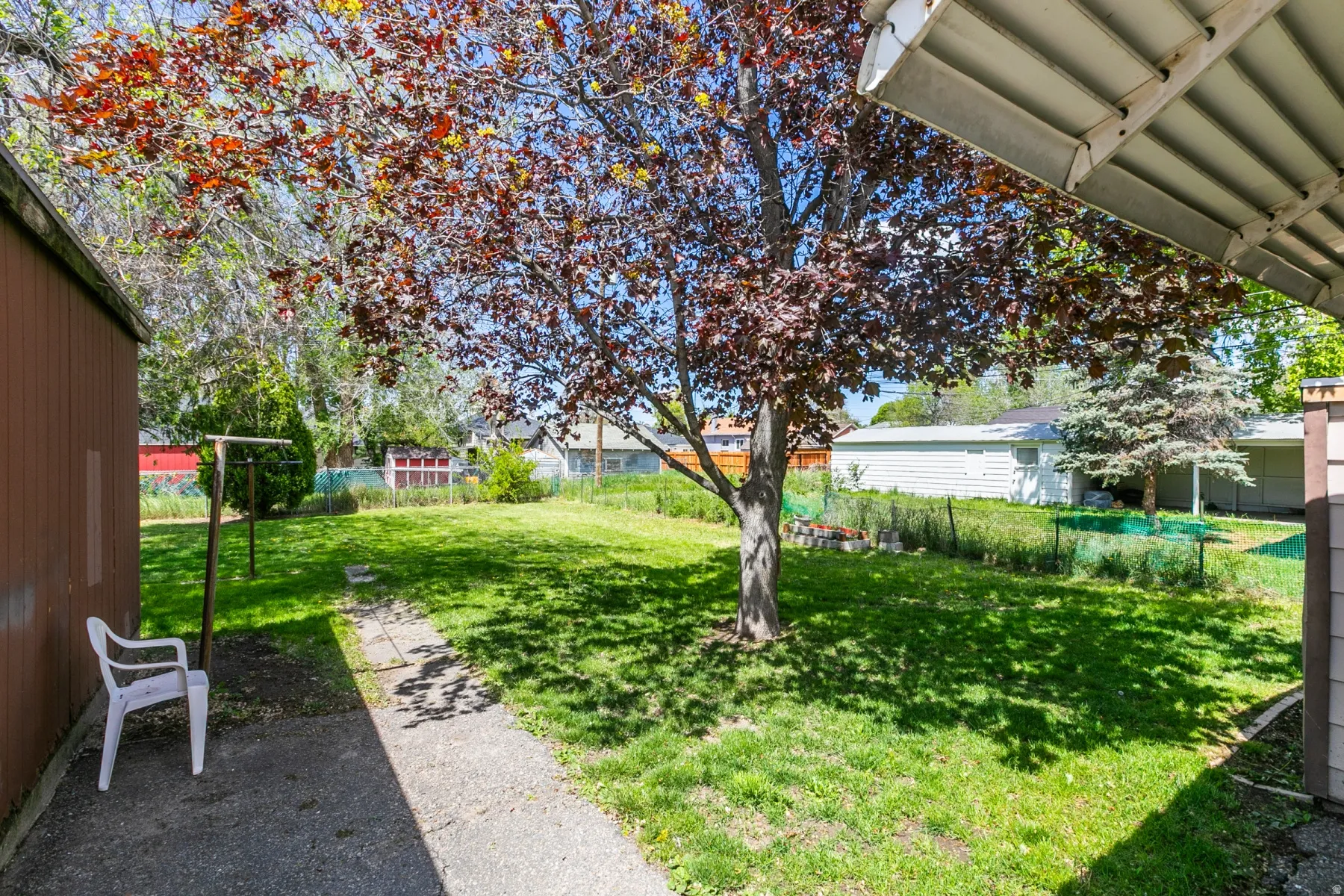 View of yard with a residential view