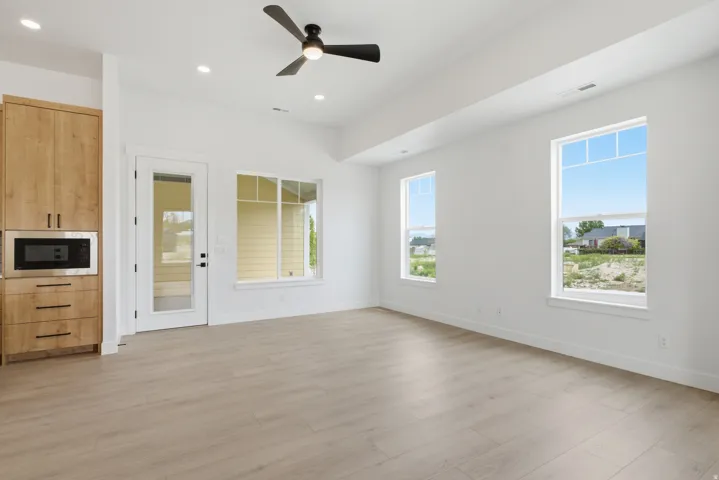 Unfurnished dining area featuring a ceiling fan, light wood-type flooring, and recessed lighting