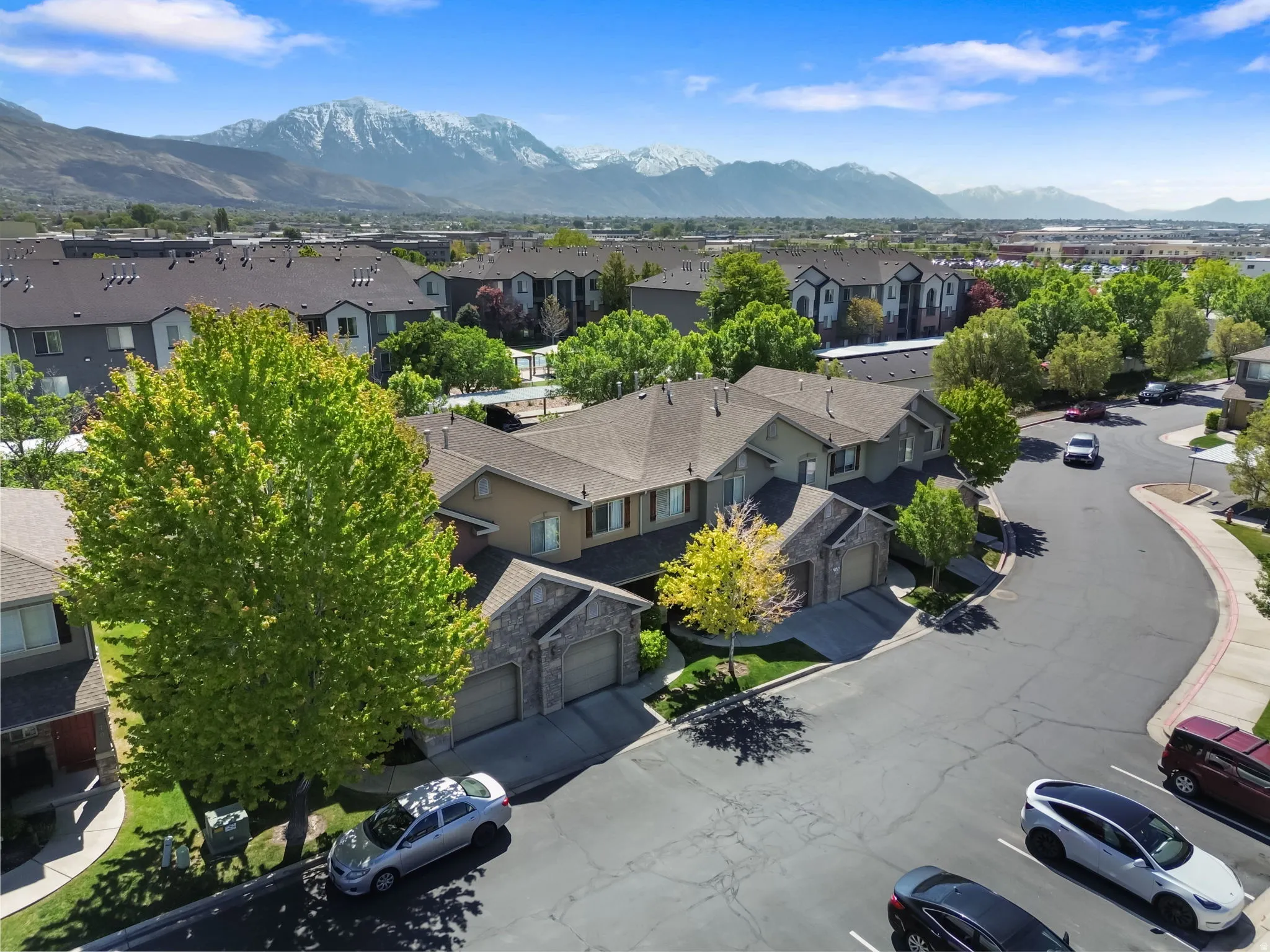 Aerial view of residential area featuring a mountain backdrop