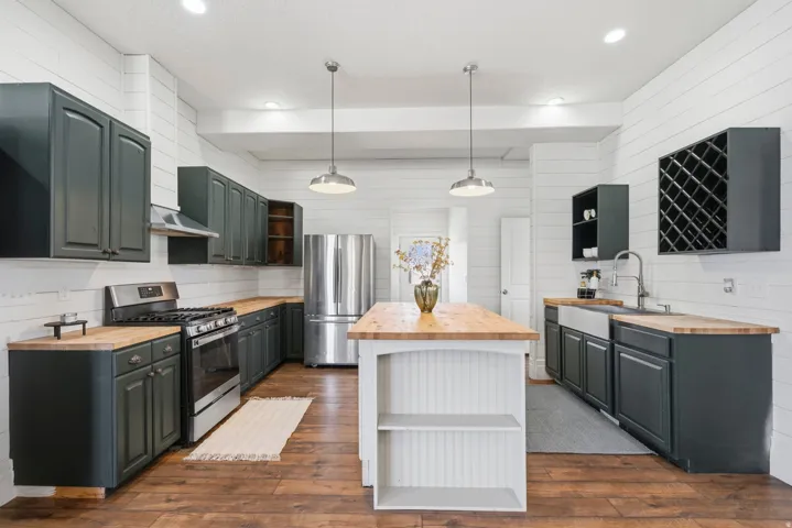 1129 S River Side Dr, Circleville, Utah 84723