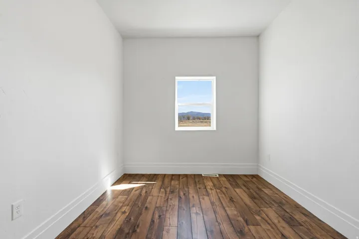 1129 S River Side Dr, Circleville, Utah 84723