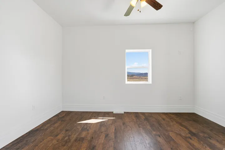 1129 S River Side Dr, Circleville, Utah 84723