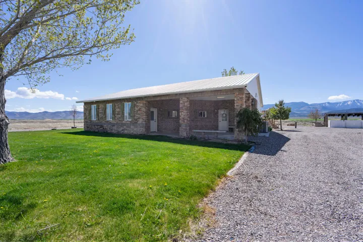 1129 S River Side Dr, Circleville, Utah 84723