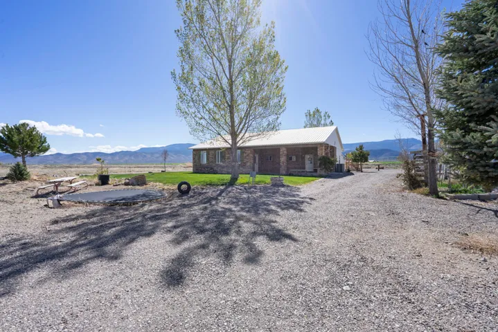1129 S River Side Dr, Circleville, Utah 84723