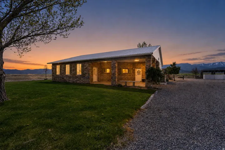 1129 S River Side Dr, Circleville, Utah 84723