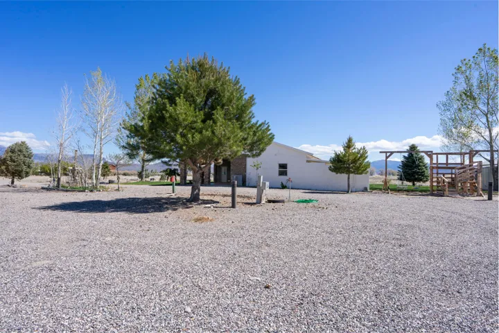 1129 S River Side Dr, Circleville, Utah 84723