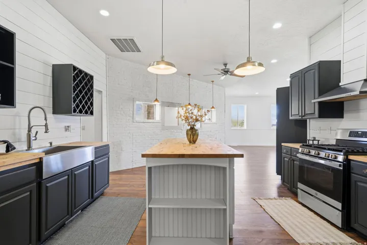 1129 S River Side Dr, Circleville, Utah 84723