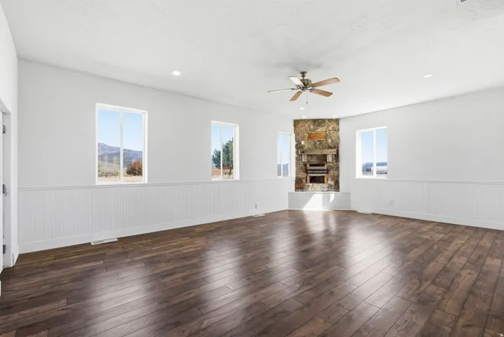 1129 S River Side Dr, Circleville, Utah 84723