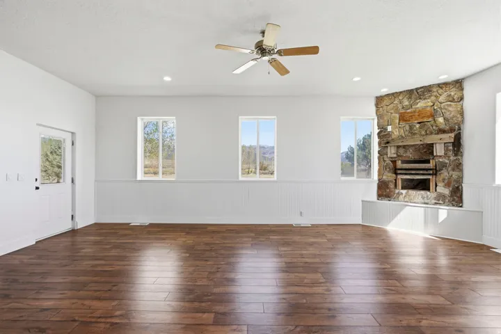 1129 S River Side Dr, Circleville, Utah 84723