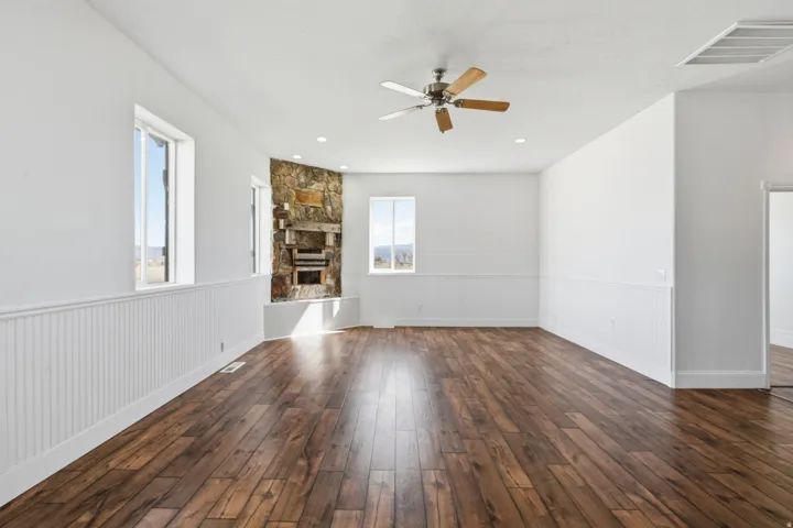1129 S River Side Dr, Circleville, Utah 84723