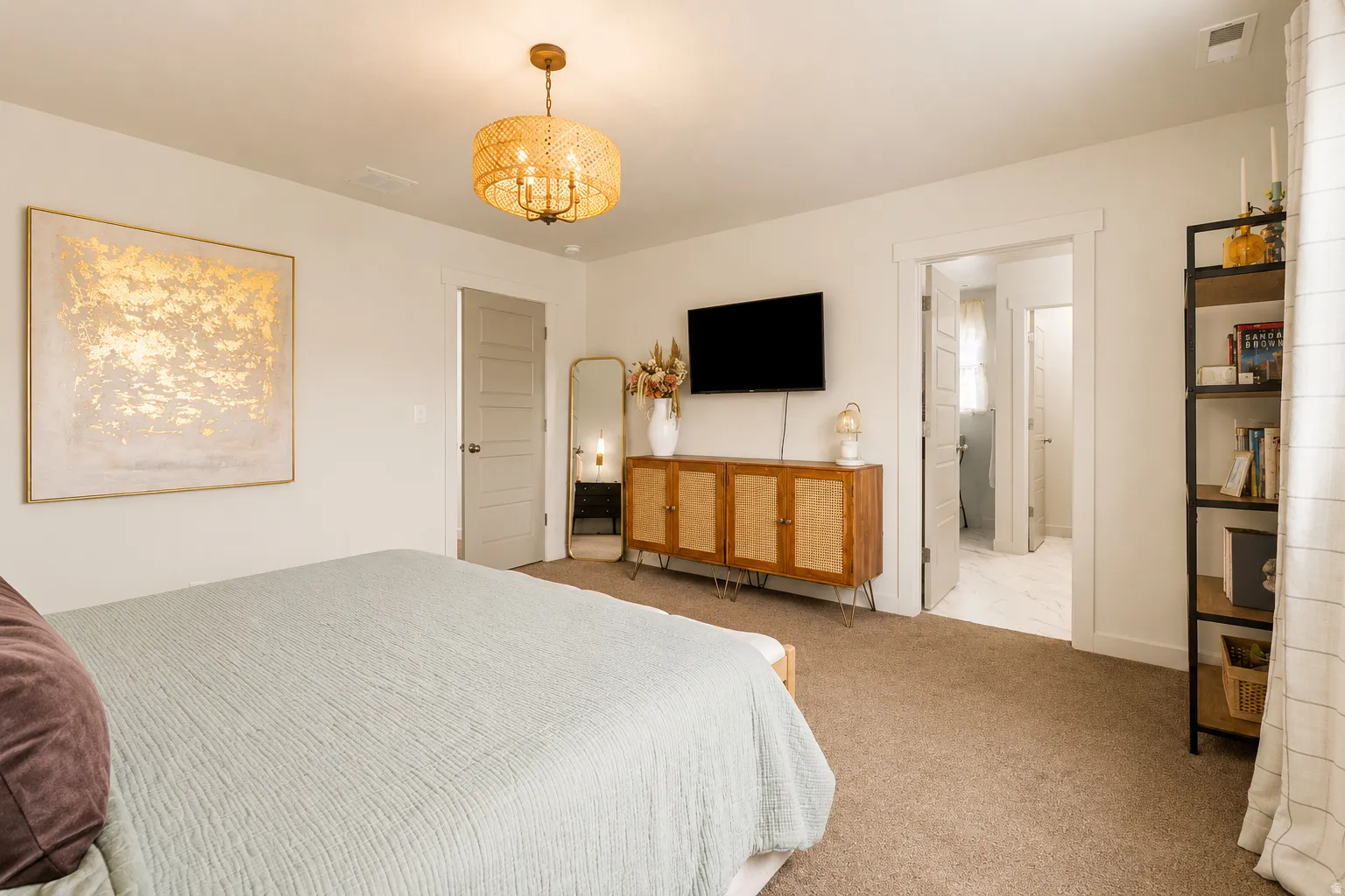 Spacious room featuring neutral carpeting and light-toned walls