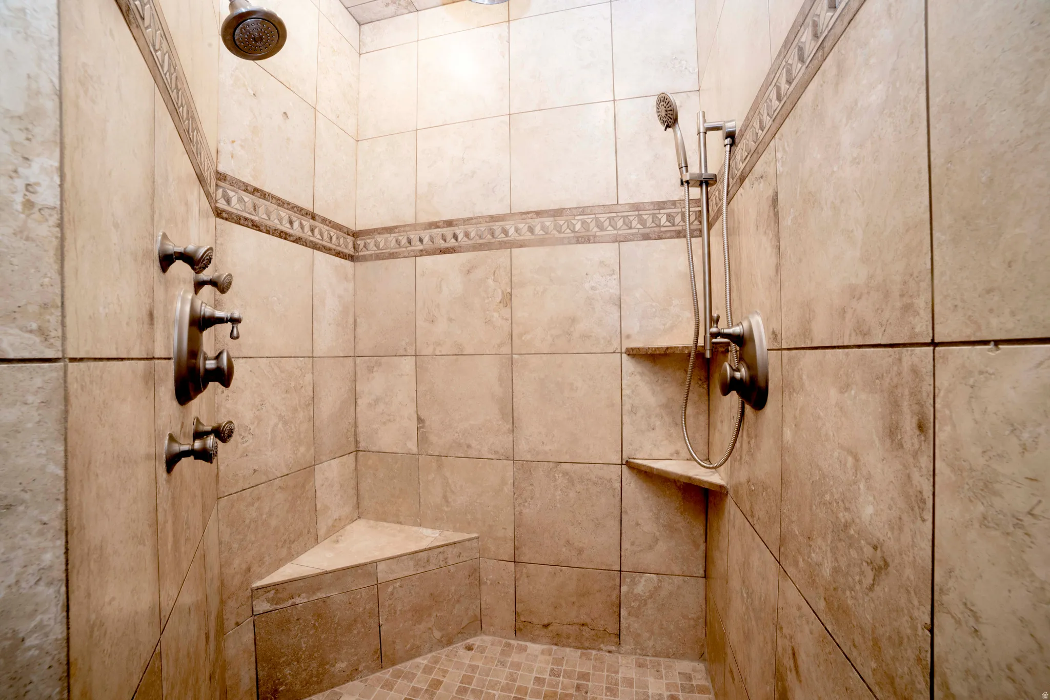 Main shower with dual heads