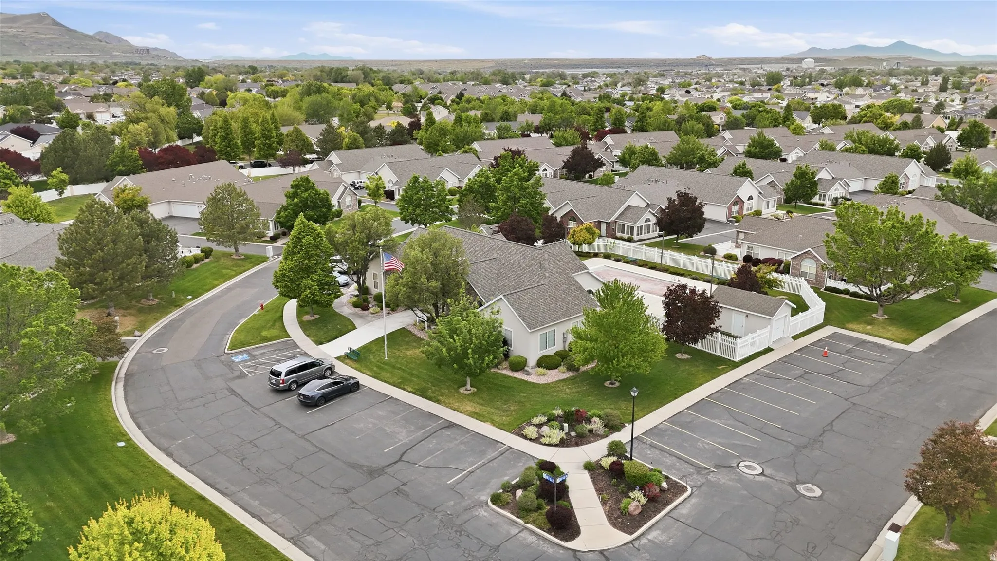 Neighborhood featuring a cul-de-sac, paved streets, and established landscaping