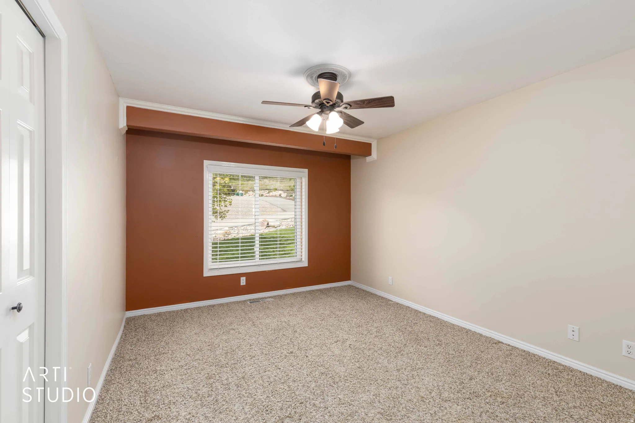Unfurnished room with light carpet and a ceiling fan