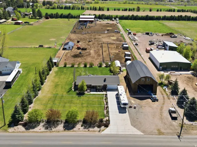 Amazing ranchette on over 3 acre with multiple outbuildings