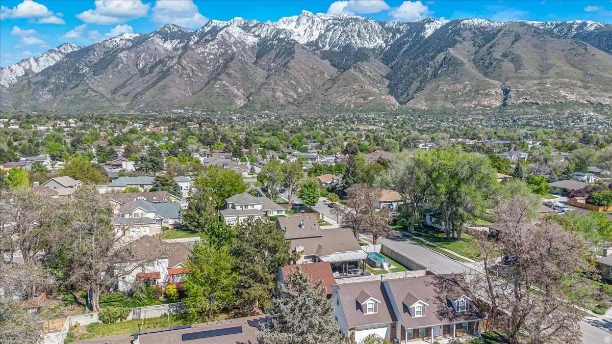 Aerial view of residential area featuring a mountain backdrop