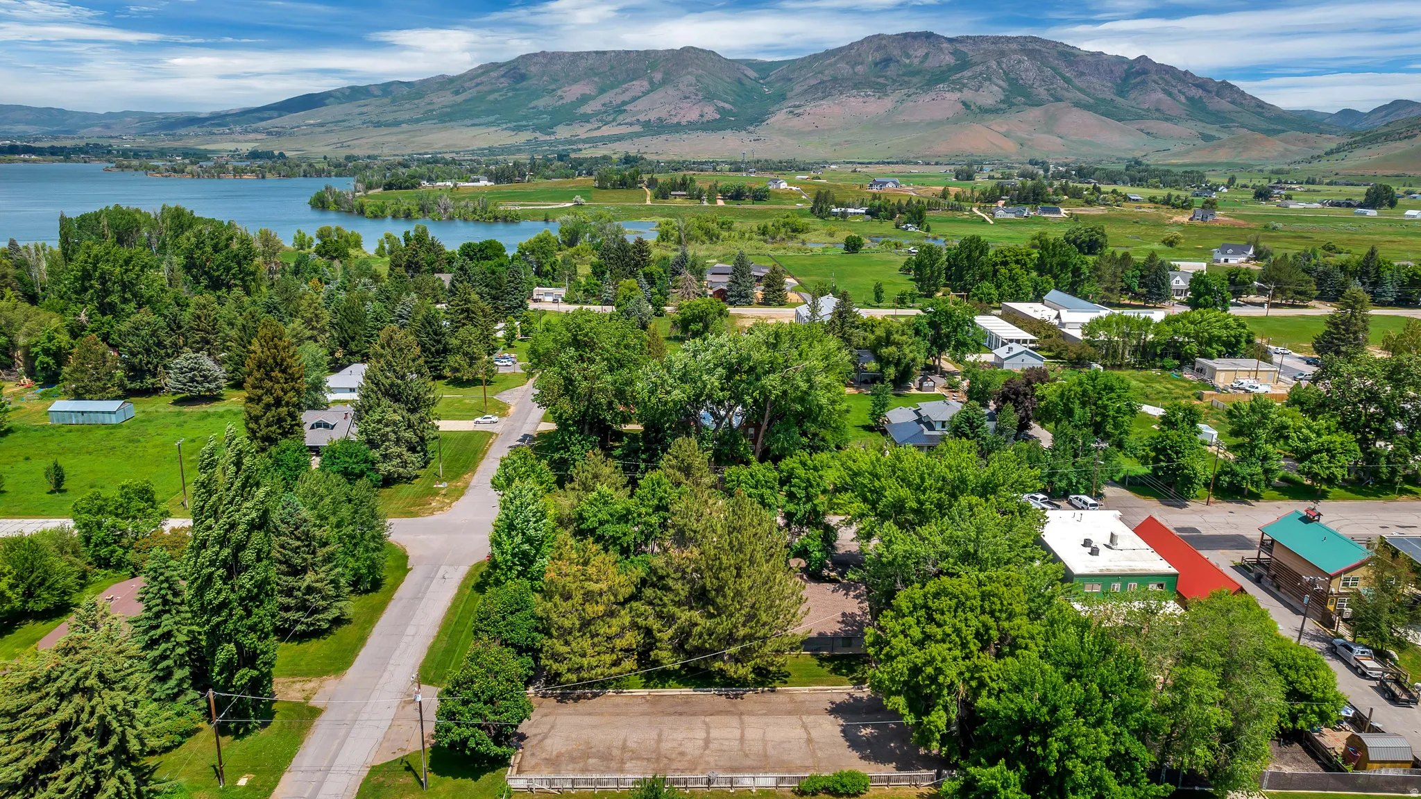 Bird's eye view of a mountainous background