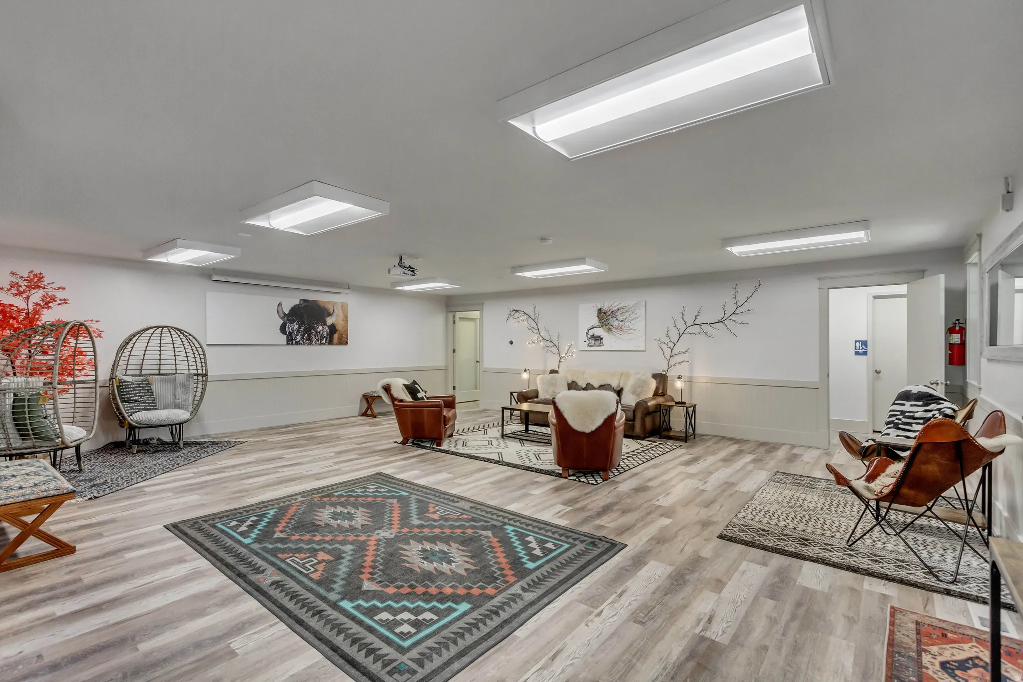 Recreation room with wainscoting
