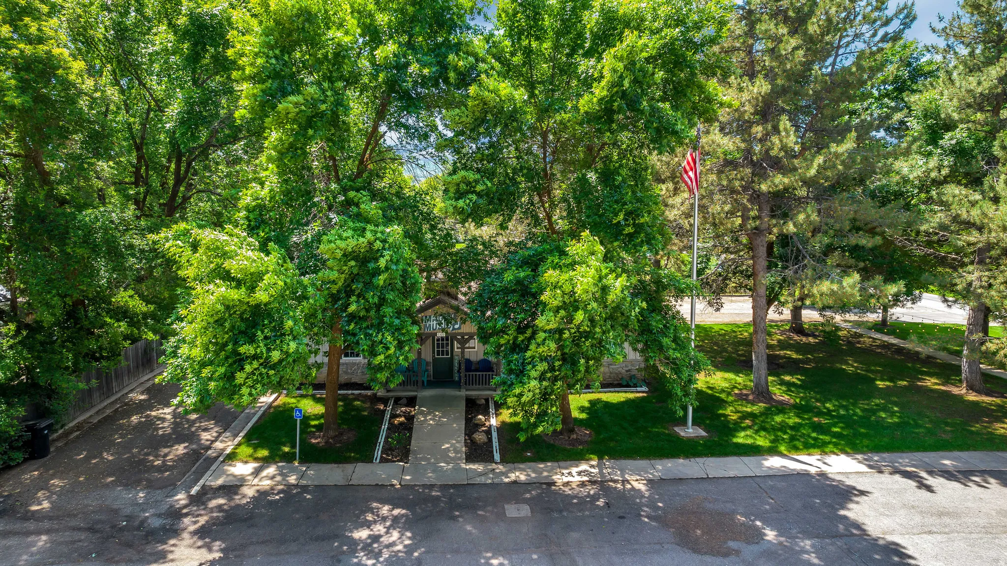 View of front facade with a front yard