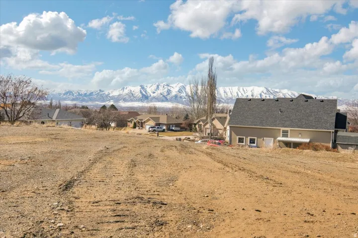 View of yard featuring a mountain view