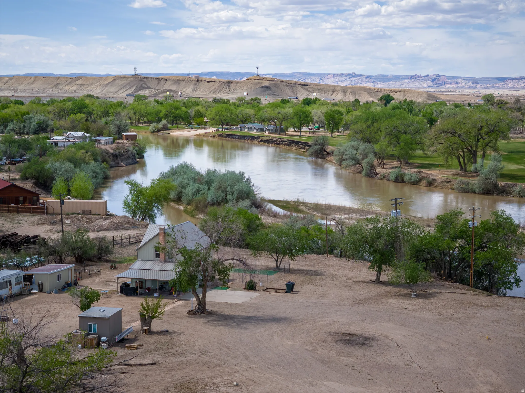 Bird's eye view of a water and mountain view