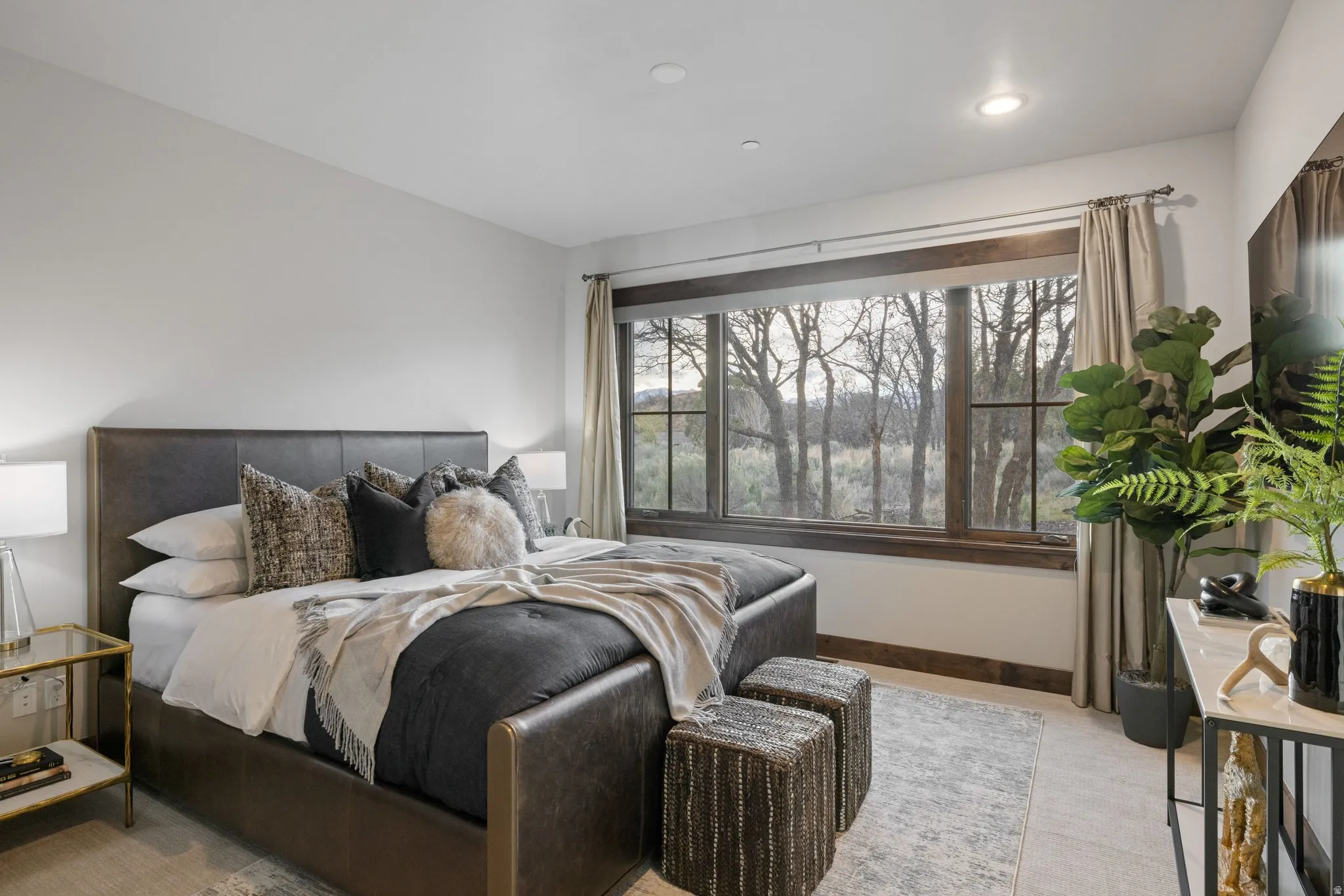 Bedroom featuring baseboards