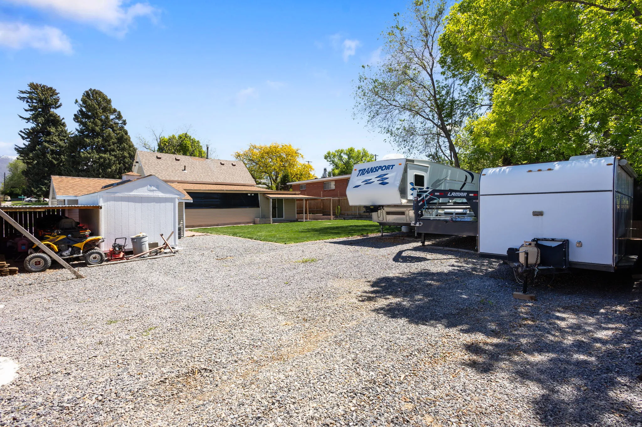 View of yard featuring an outdoor structure
