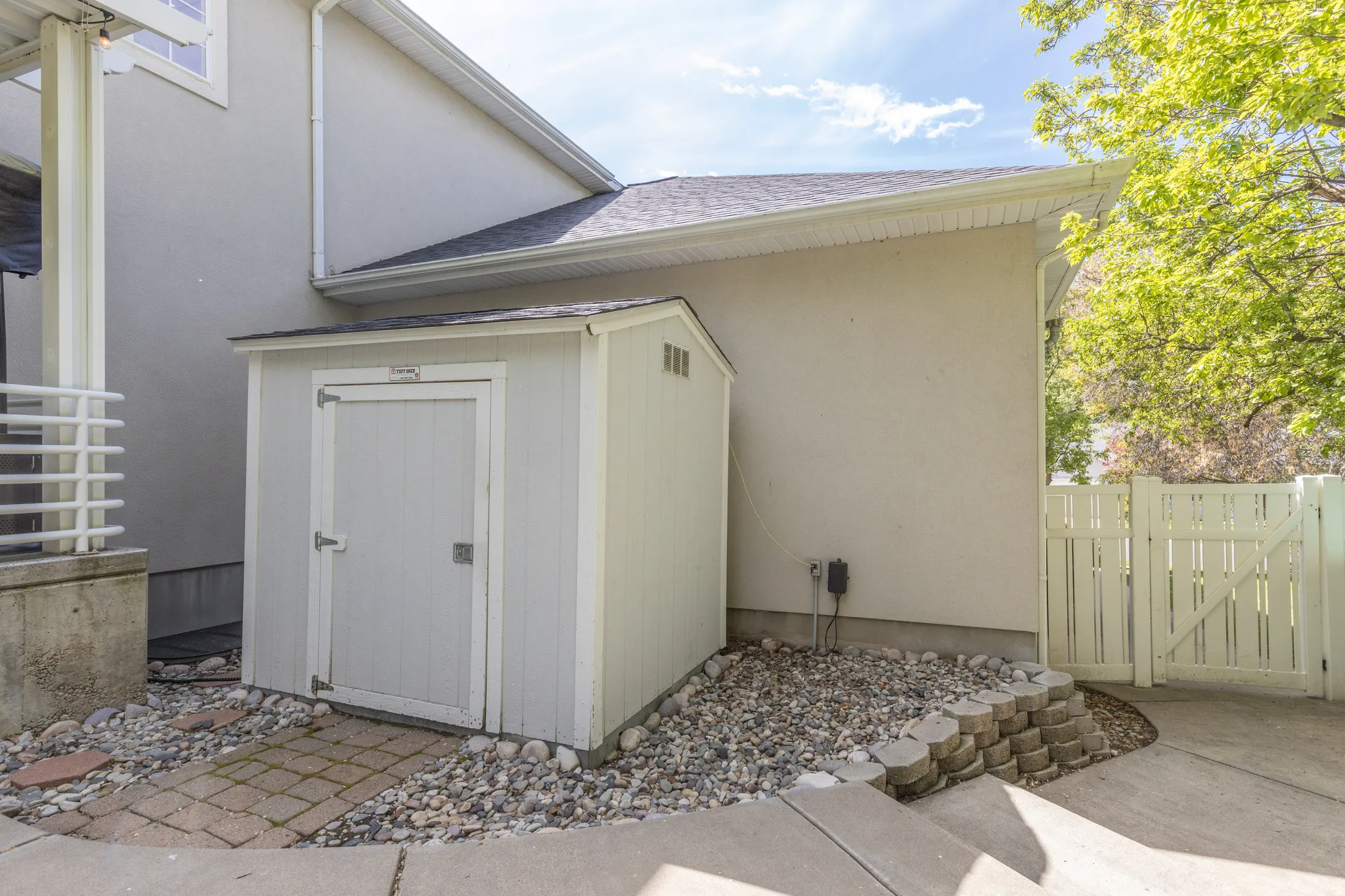 Storage shed featuring a gate