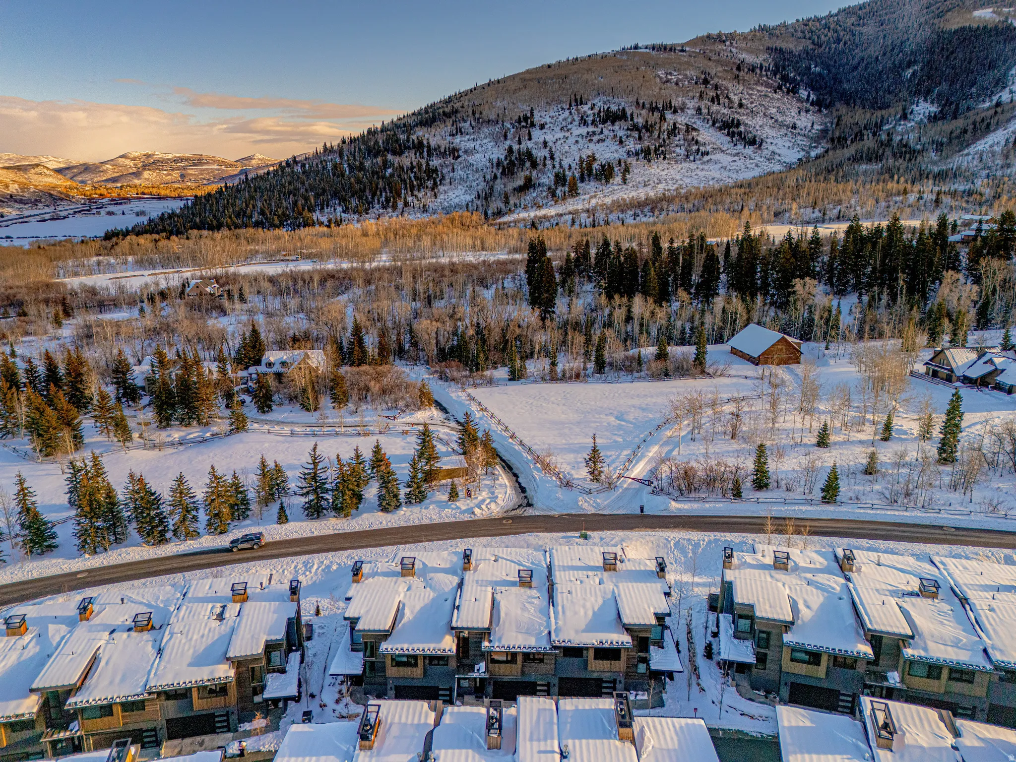 Snowy aerial view featuring a mountain view