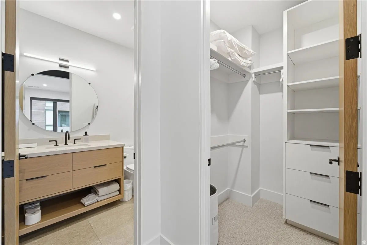 Walk in closet with a sink