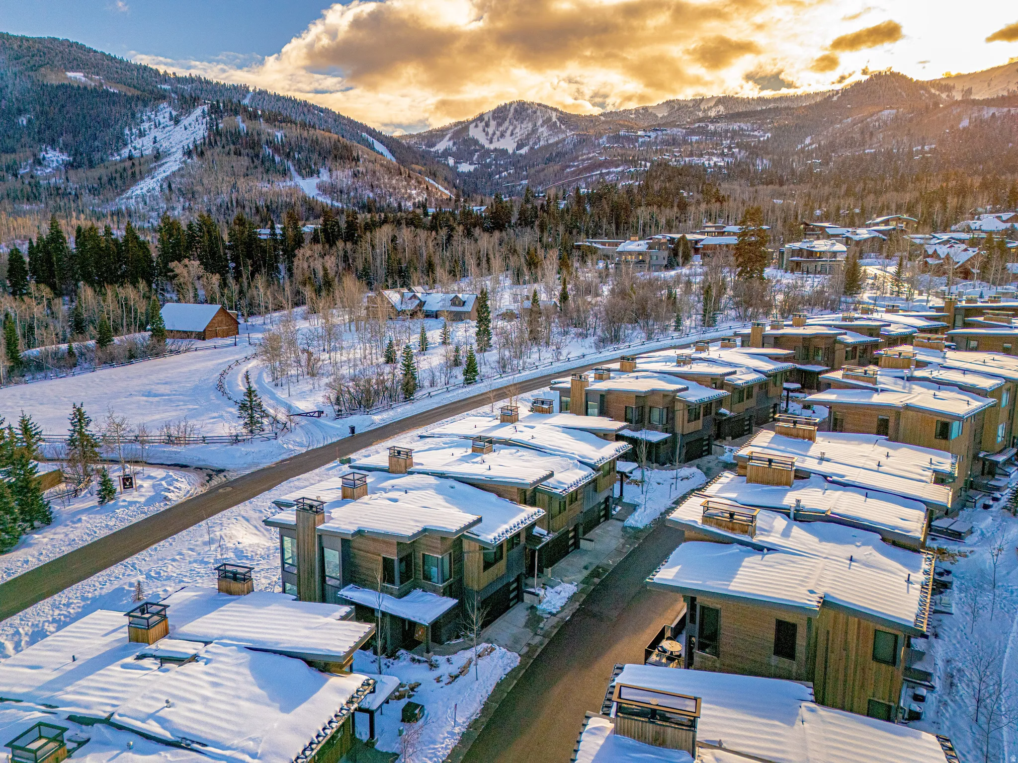 Snowy aerial view featuring a mountain view