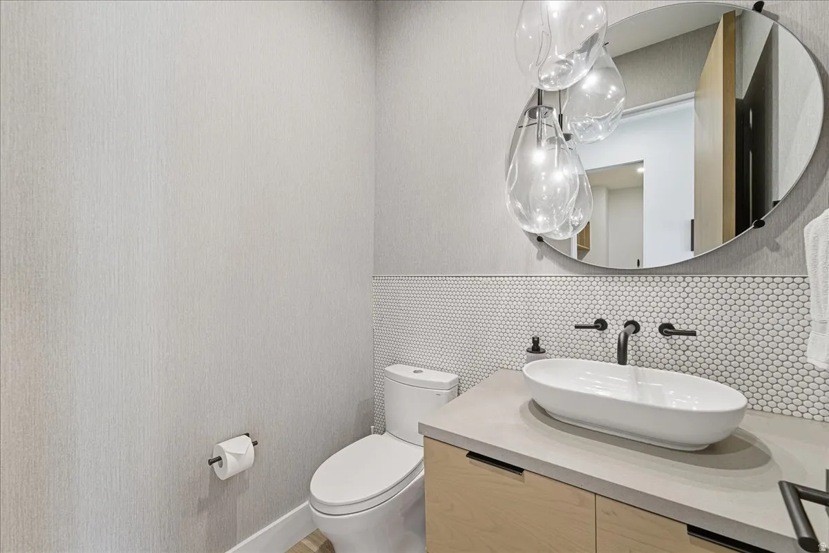Bathroom with vanity and backsplash