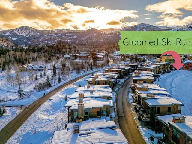 Snowy aerial view featuring a mountain view