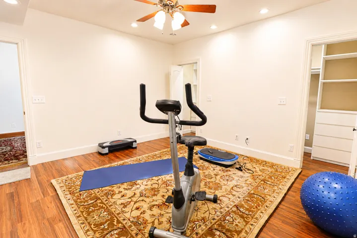 Versatile room featuring wood-finish flooring, recessed lighting, and a ceiling fan