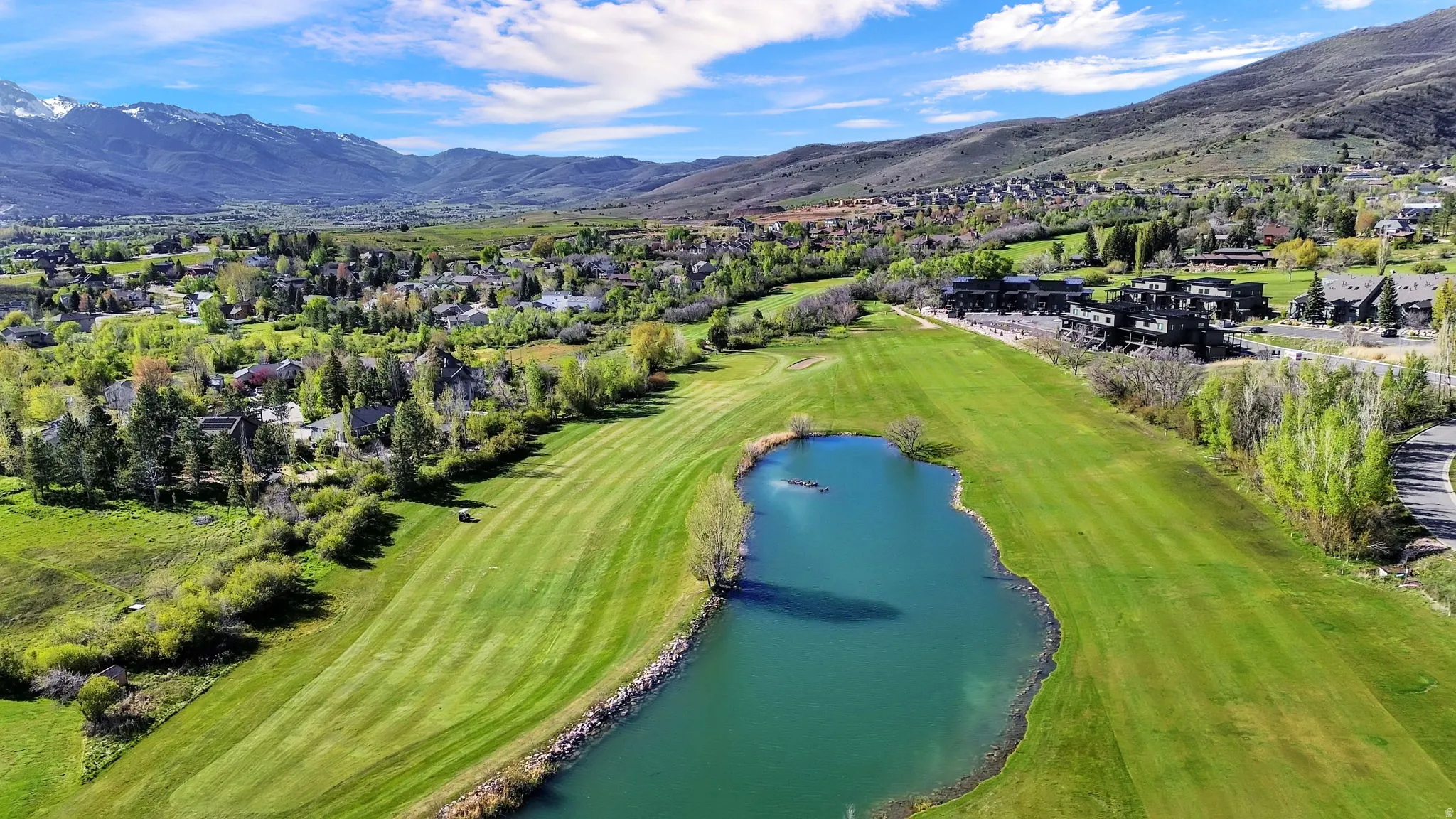 Building 4 with aerial views of the course and mountains
