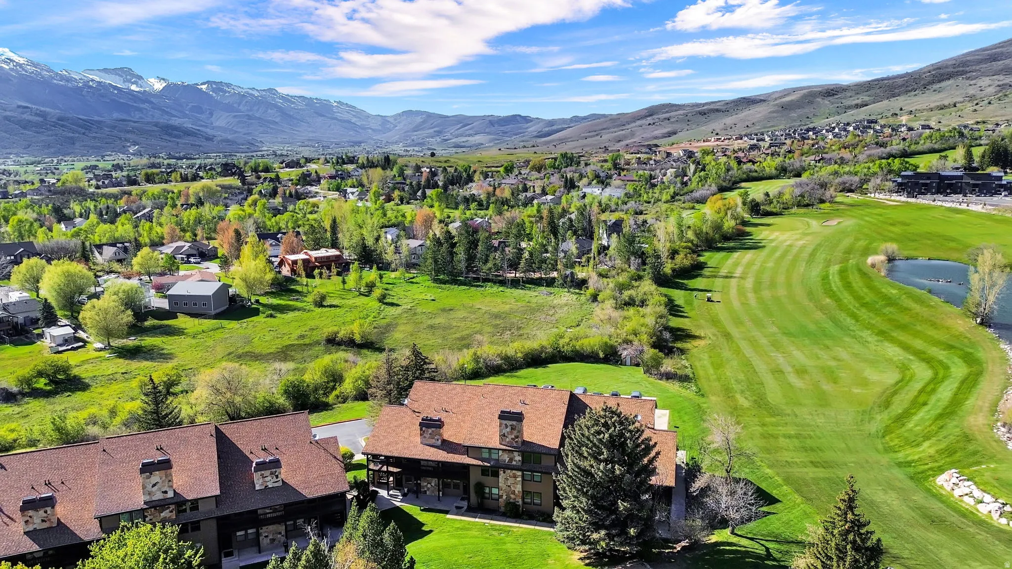 Building 4 with aerial views of the course and mountains