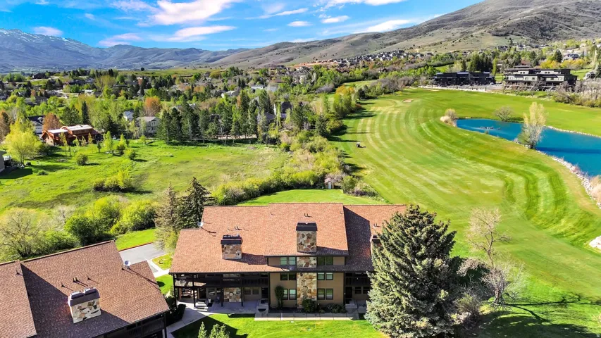 Building 4 with aerial views of the course and mountains