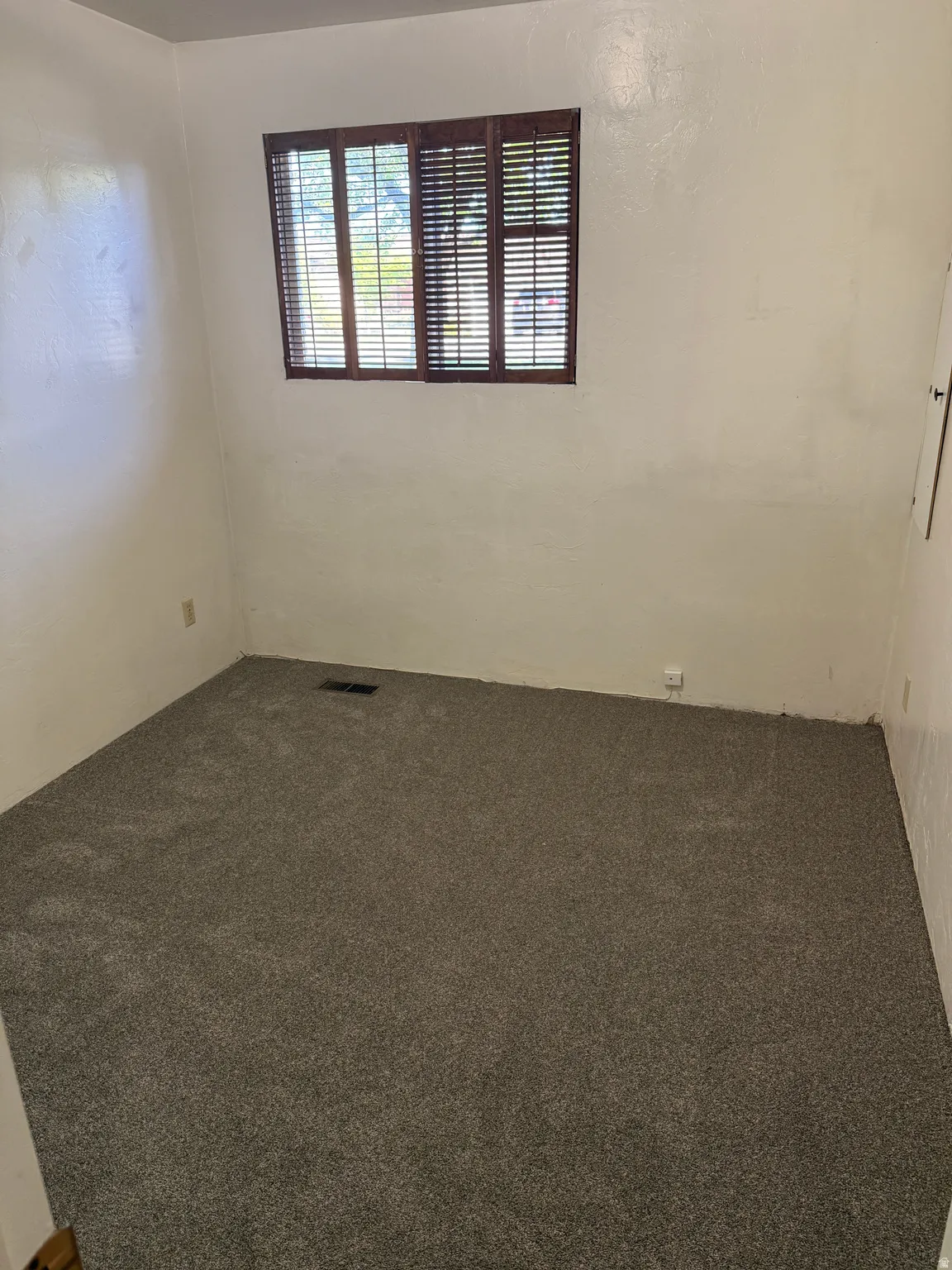 Spare room with carpet floors
