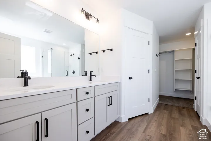 Dual vanity with white countertops and matte black fixtures