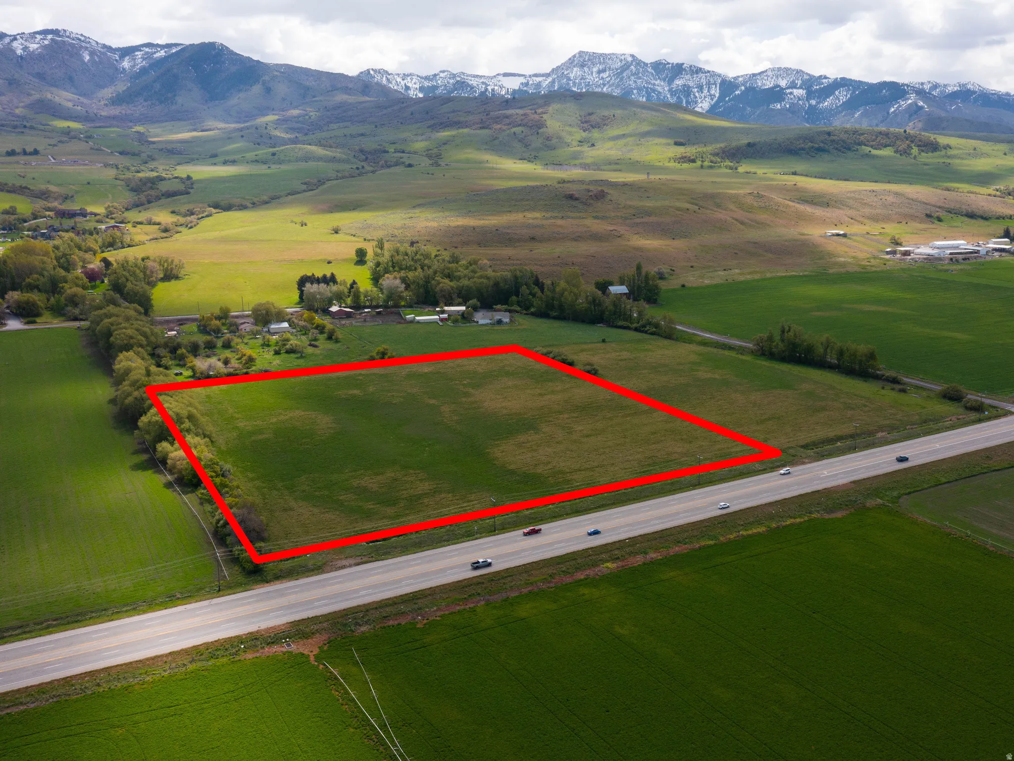 Overview of rural landscape with property boundaries highlighted and mountains
