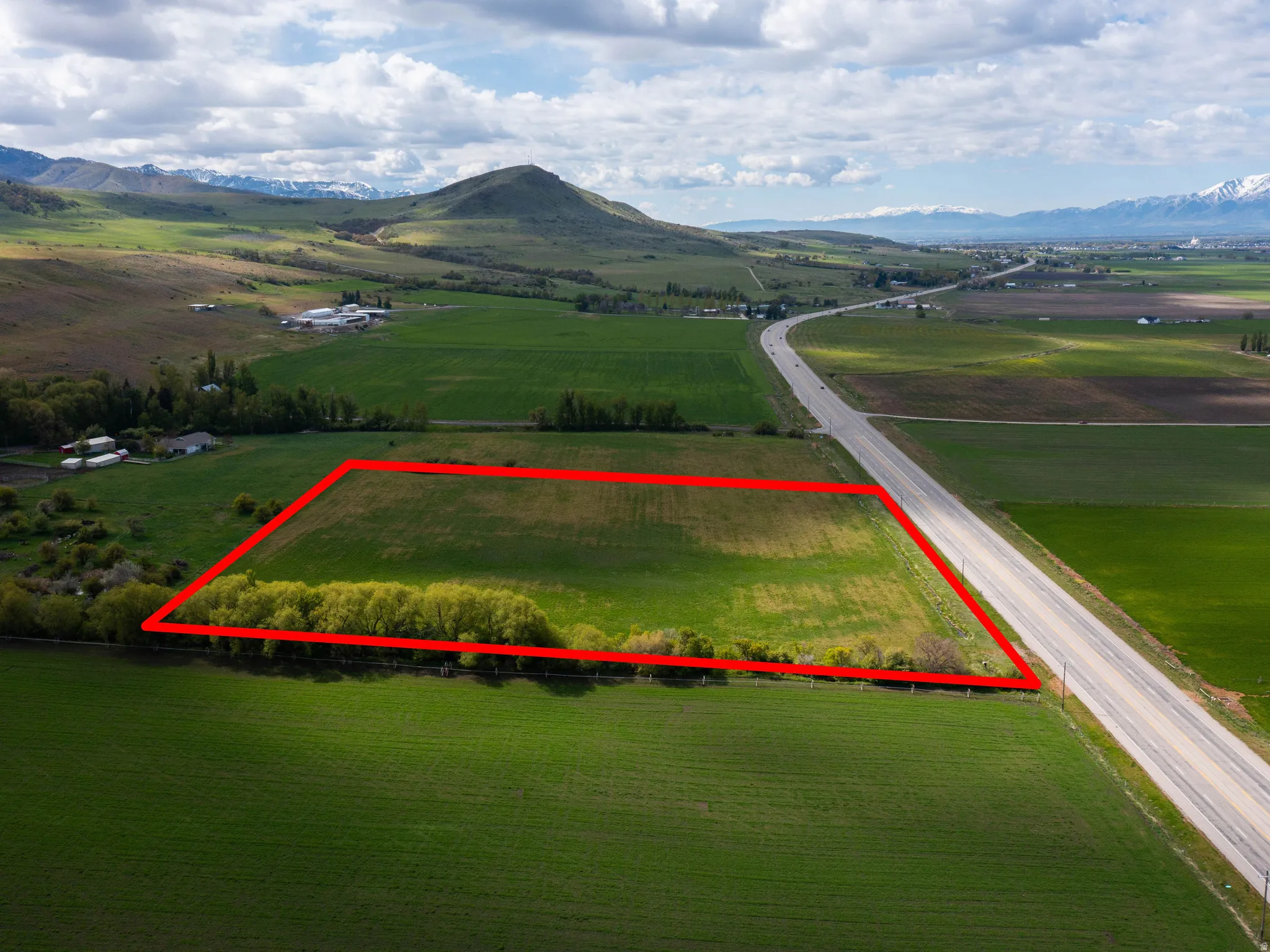 Overview of rural landscape with property boundaries highlighted and mountains