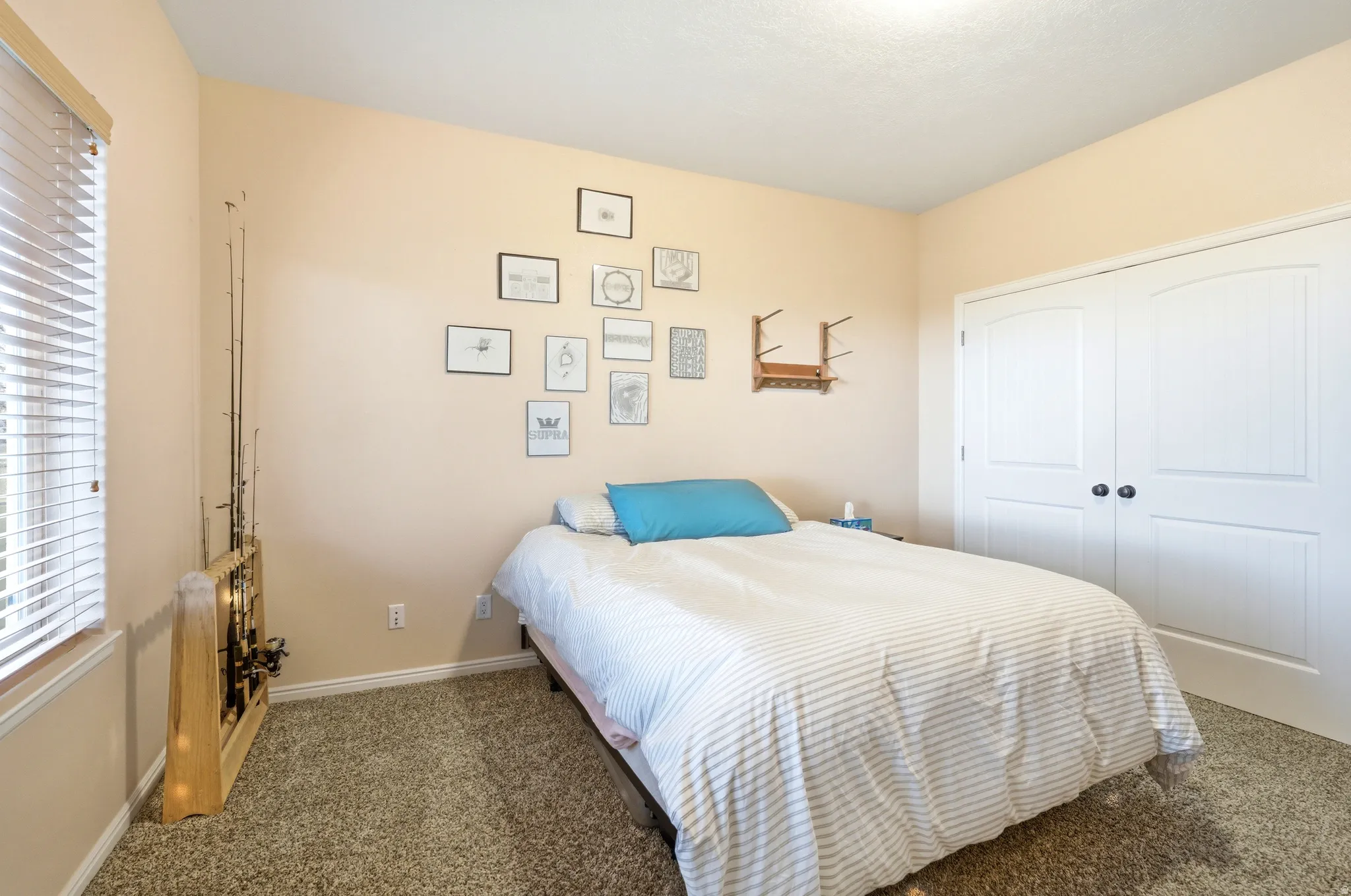 Bedroom with carpet flooring and a closet