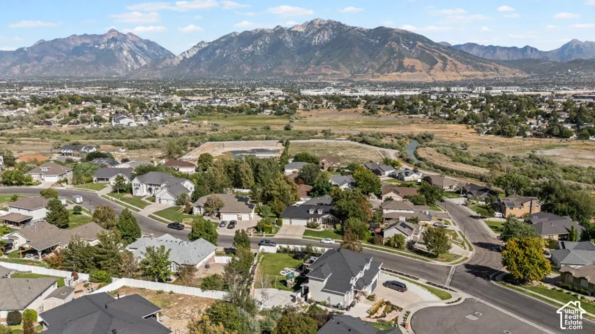 Mountain backdrop, established neighborhood, residential streets, cul-de-sac design, mature trees