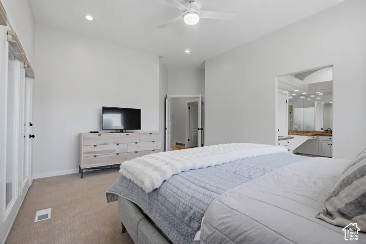 Vaulted ceiling with recessed lighting and ceiling fan