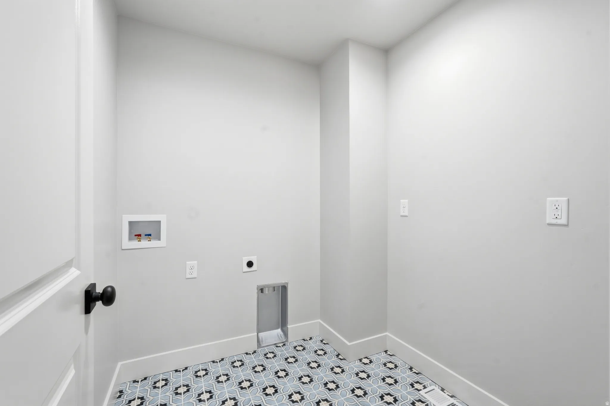 Laundry room featuring electric dryer hookup and washer hookup