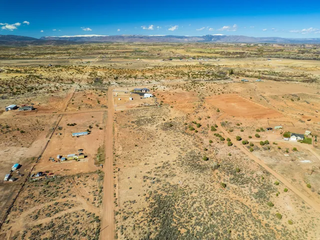 Overview of rural landscape with mountains and a desert landscape